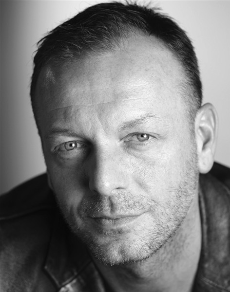 Hugo Speer Headshot